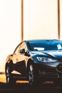 Tesla Aktie Kaufen - Ein Tesla Auto