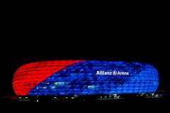 Allianz-Arena rot/blau by bomme Allianz photo