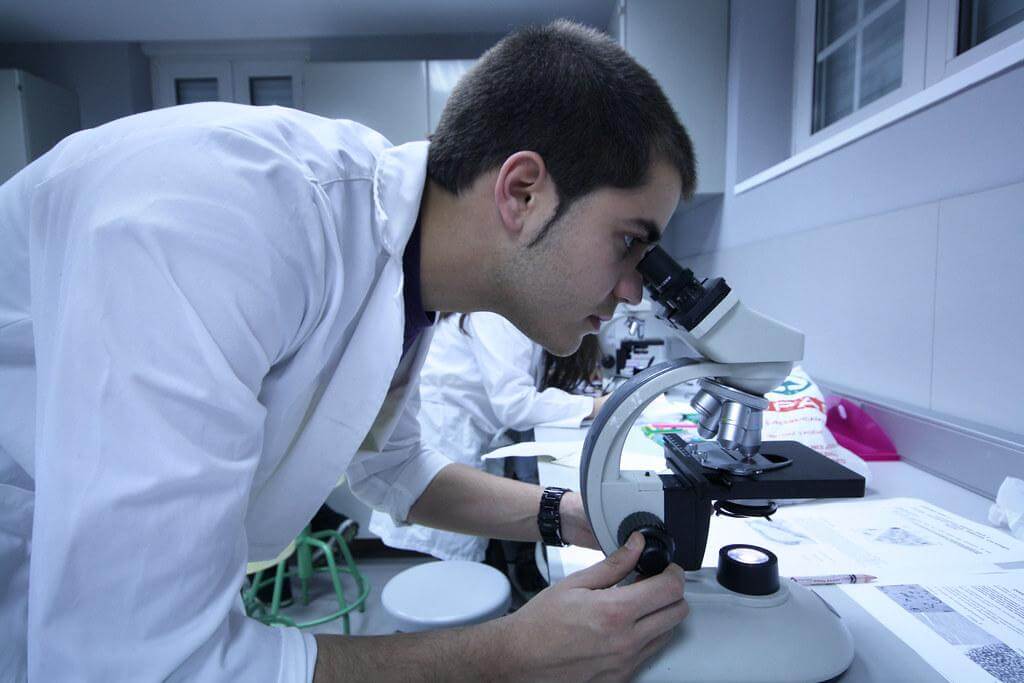 Laboratories by SLU Madrid Campus laboratory photo