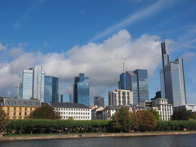 Kurs Fallt Erstmals Unter Zehn Euro Deutsche Bank Aktien Fahren
