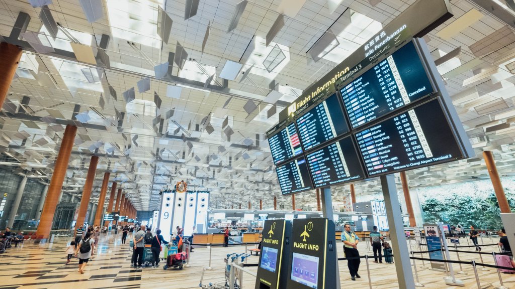 airport departure screen monitors