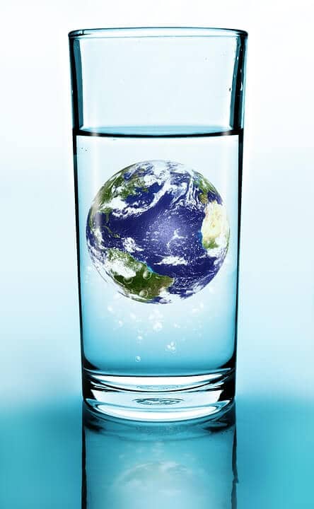 Clean Water ETF - Wasser ETF - Glas mit Wasser