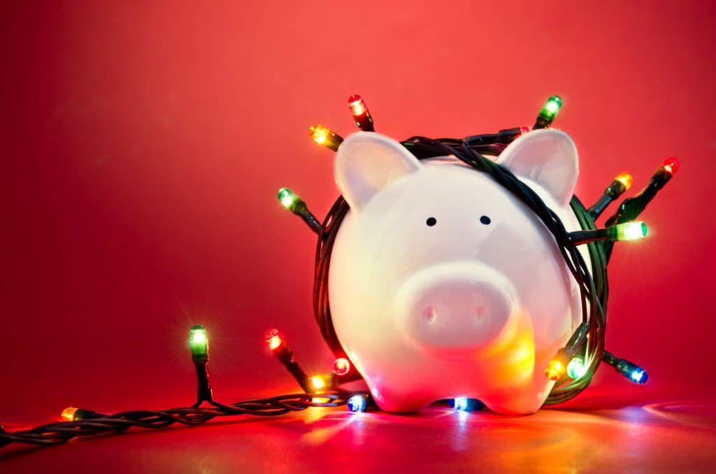 Schweinekoteletts in weihnachtliche Streichelampen verpackt