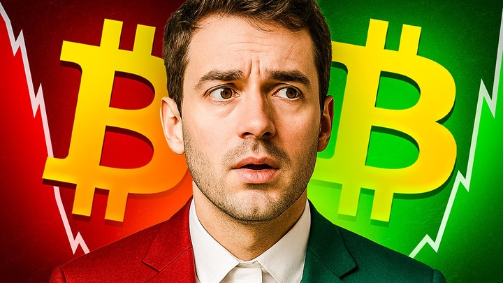 Ein Mann mit einem überraschten und ängstlichen Gesichtsausdruck blickt in die Ferne. Im Hintergrund sind zwei riesige Bitcoin-Symbole zu sehen, die auf einem geteilten Hintergrund von Rot (links) und Grün (rechts) liegen, was auf die Volatilität und Unsicherheit des Marktes hindeutet.