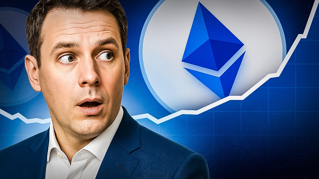 Ein überraschter Mann blickt auf ein Ethereum-Symbol vor einem steigenden Kursdiagramm im Hintergrund.