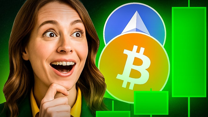 Eine lächelnde Frau blickt begeistert auf die Symbole von Bitcoin und Ethereum, daneben grüne Kerzen eines steigenden Kursdiagramms – Symbol für Kursgewinne und positive Marktstimmung.