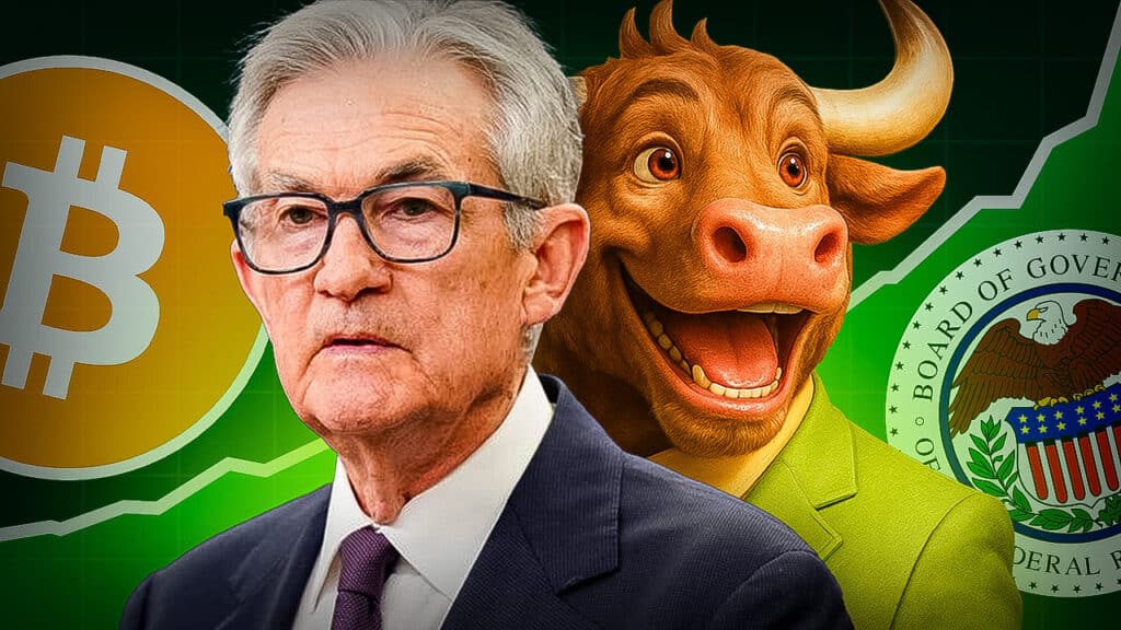 Ein älterer Mann mit Brille steht vor Symbolen der FED und Bitcoin, während ein fröhlicher Bulle im Hintergrund eine steigende Marktkurve andeutet – sinnbildlich für eine positive Marktreaktion.